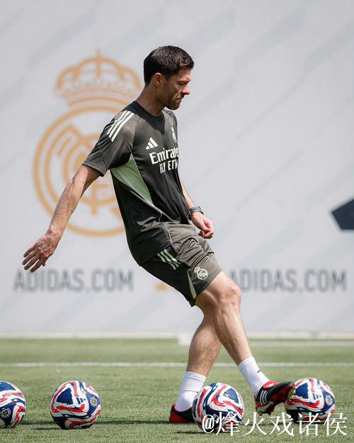 阿隆索调整策略！重用皇马24岁天才，2战2球，居莱尔再度首发遭替换