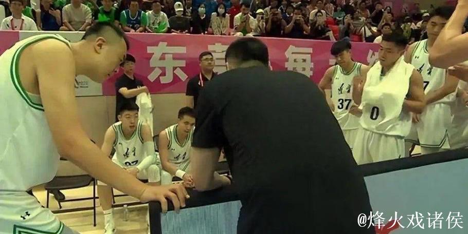 CBA潜力赛首战失利:顶薪国手苦战加班,队友默契欠佳频繁失误 CBA潜力赛首战失利:顶薪国手苦战加班,队友默契欠佳频繁失误